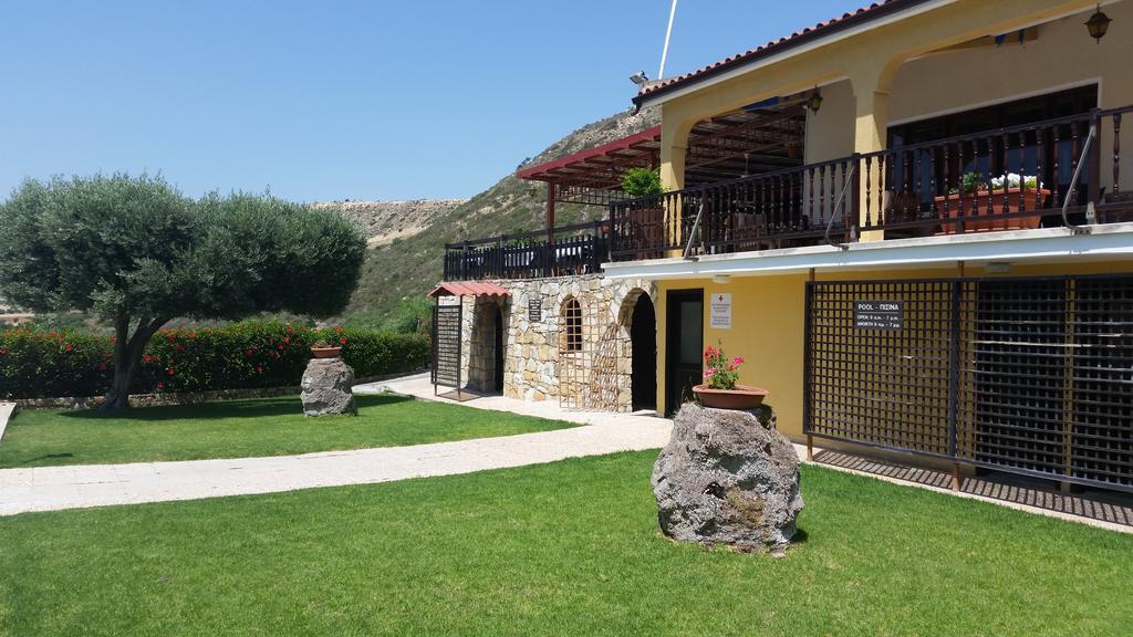 Pelekanos Apartments Pissouri Room photo