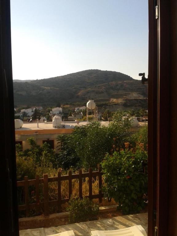 Pelekanos Apartments Pissouri Exterior photo